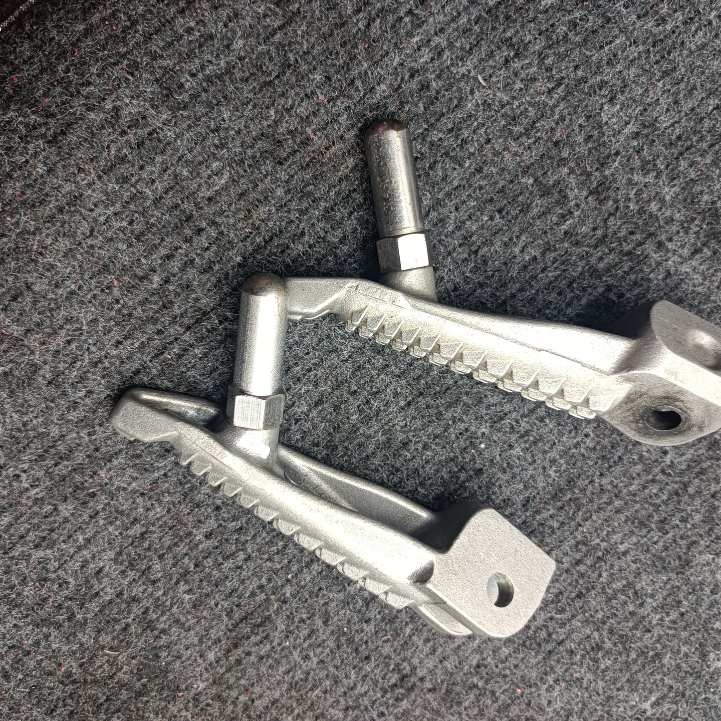 18-23 KAWASAKI EX400 ER400 Z400 Step Front Footrest A Pair 34028-0356 34028-0357