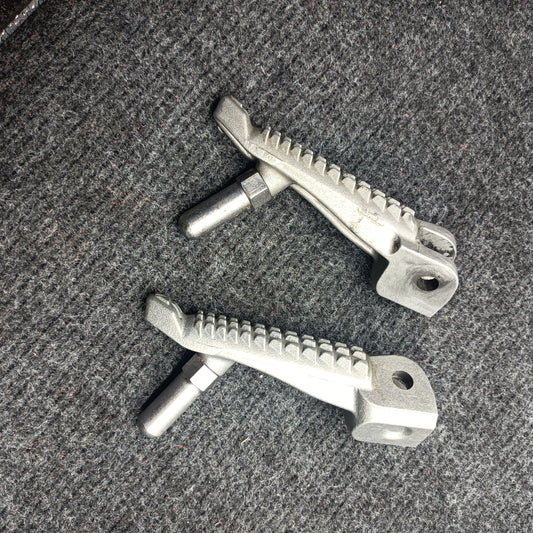 18-23 KAWASAKI EX400 ER400 Z400 Step Front Footrest A Pair 34028-0356 34028-0357