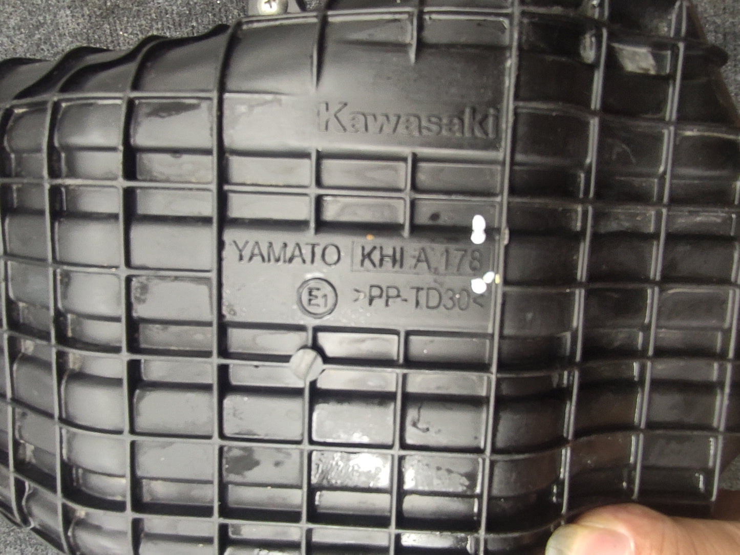 18-23 KAWASAKI NINJA 400 EX400 Airbox Air Intake Filter Box 11010-1858 KHIA178