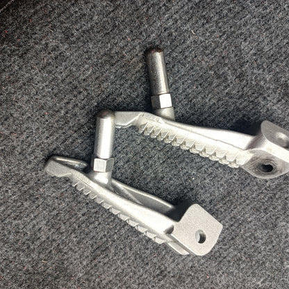 18-23 KAWASAKI EX400 ER400 Z400 Step Front Footrest A Pair 34028-0356 34028-0357